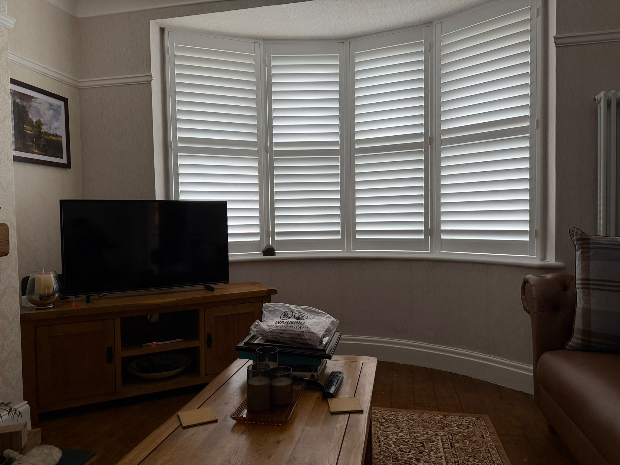 Shutters for a bay window
